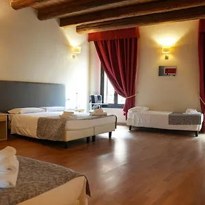 Honey 3*, Ferrara Italia